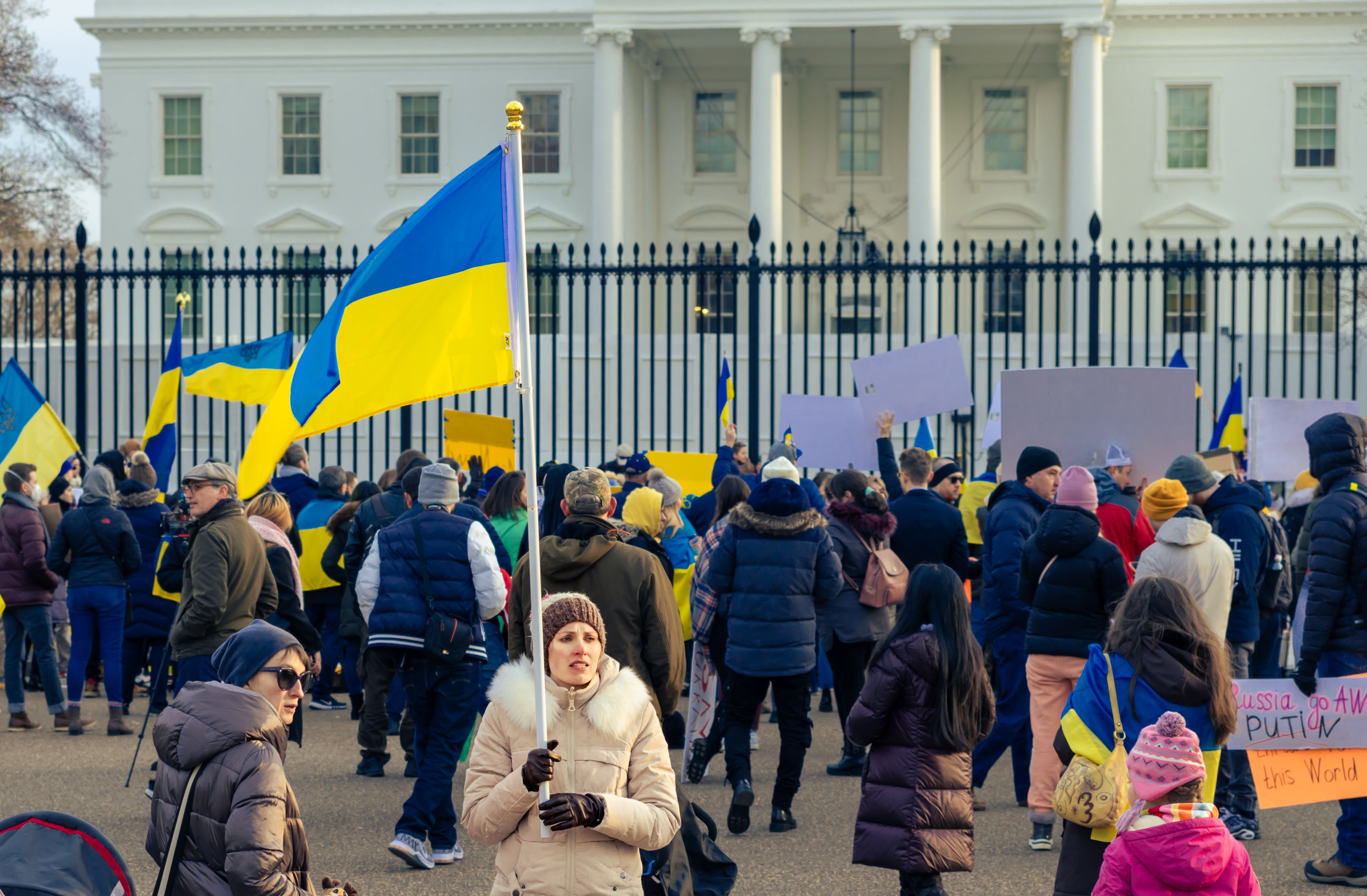 Woman holds Ukrainian flag in front of White House