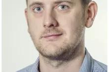 Oliver Milman headshot