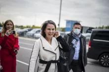 Annalena Baerbock walks into coalition talks