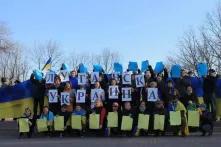 protestors make Ukraine flag