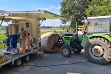 Vorstellung der gesamten Wertschöpfungskette des VORWERTS Projektes bei einer Bildungsveranstaltung im Rahmen des Großraumentdeckerfestes 2024, im Bild die Mühle mit der Weizen mit Brucherbsen sowie reine Erbsen vermahlen wurde.