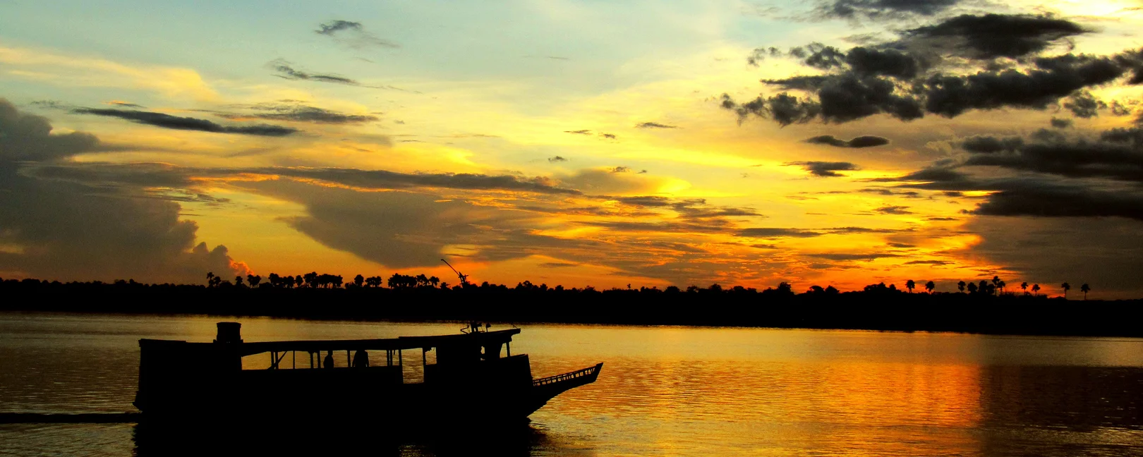 Sunrise on the water in Belém