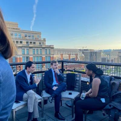 People are talking with each other at the Transatlantic Networking Happy Hour